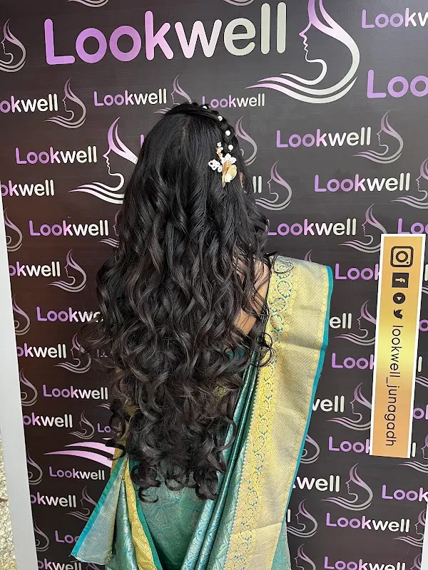 𝗟𝗼𝗼𝗸𝘄𝗲𝗹𝗹 𝗮 𝗹𝘂𝘅𝘂𝗿𝗶𝗼𝘂𝘀 𝗦𝗮𝗹𝗼𝗻- Best Bridal Makeup Salon | Hair Salon | Skin Salon | Menicure Pedicure Salon in Junagadh