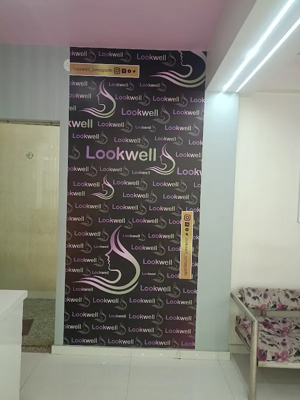 𝗟𝗼𝗼𝗸𝘄𝗲𝗹𝗹 𝗮 𝗹𝘂𝘅𝘂𝗿𝗶𝗼𝘂𝘀 𝗦𝗮𝗹𝗼𝗻- Best Bridal Makeup Salon | Hair Salon | Skin Salon | Menicure Pedicure Salon in Junagadh