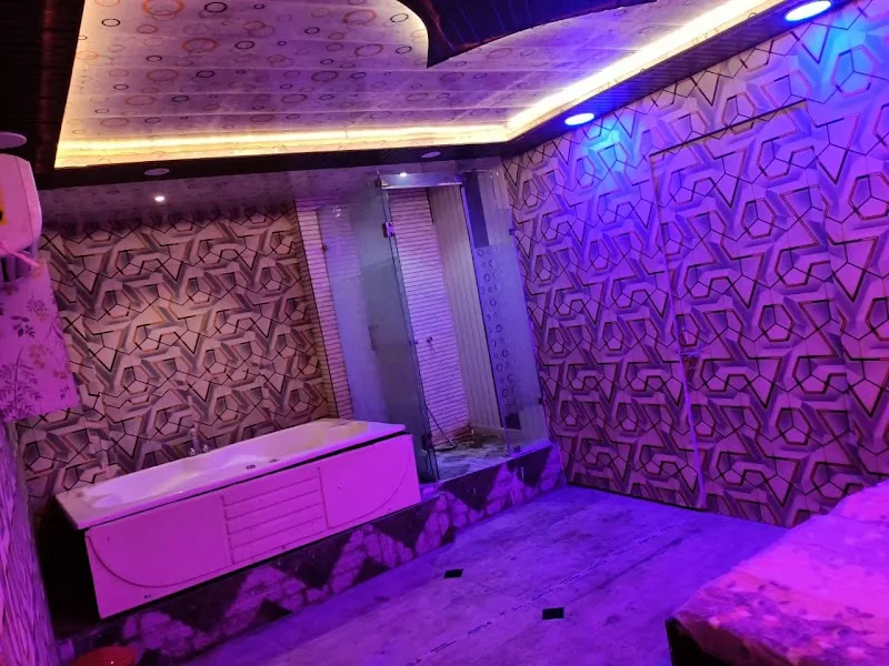 Rose Wellness Massage & Spa in Agra