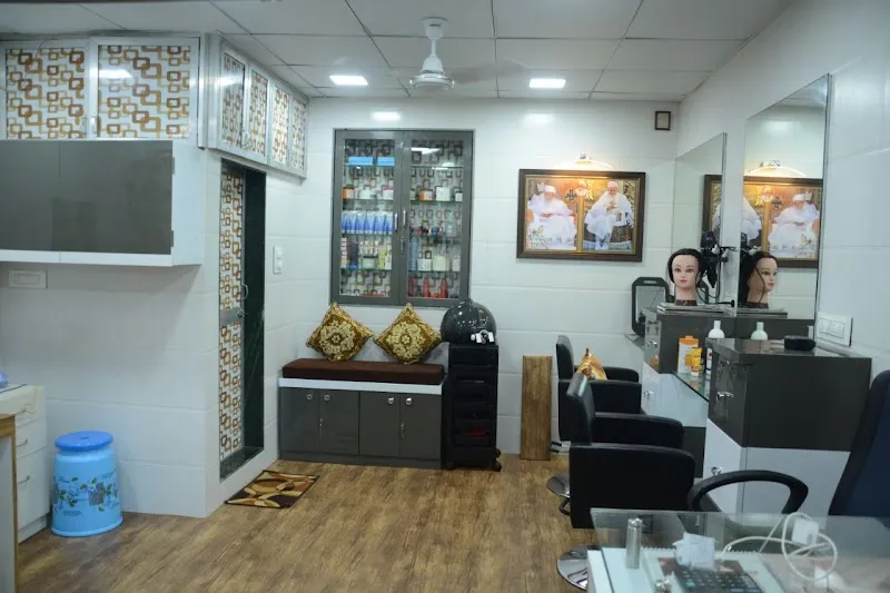 Classy Curlss Salon & Makeup Studio