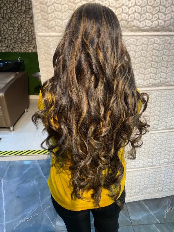 Refyn Unisex Salon