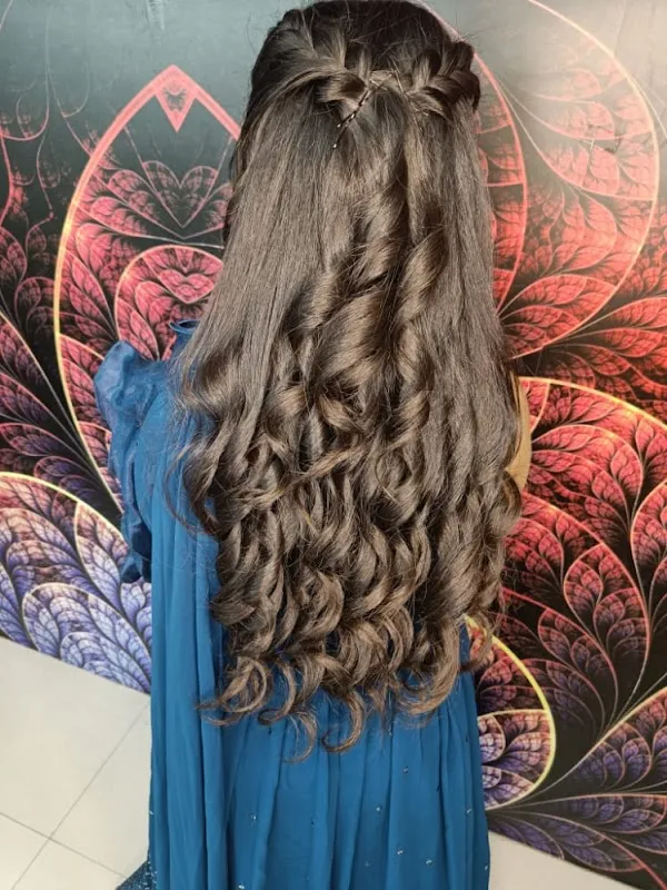 Refyn Unisex Salon
