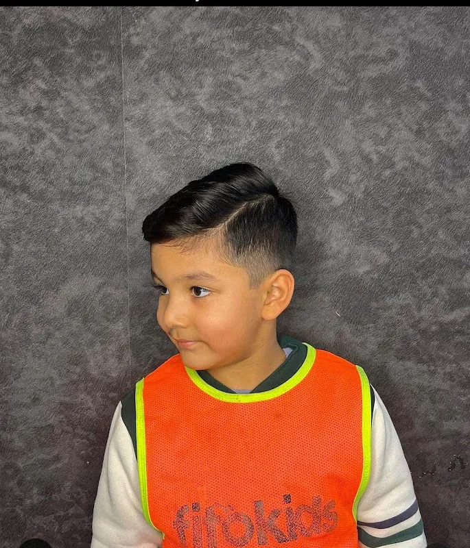 Refyn Unisex Salon