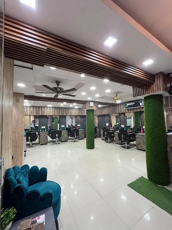Refyn Unisex Salon