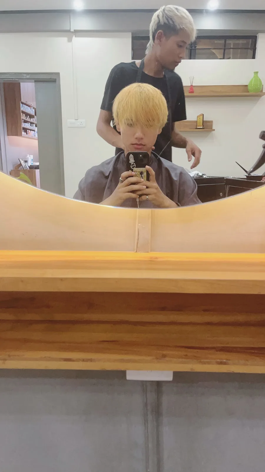Varte Premier Salon