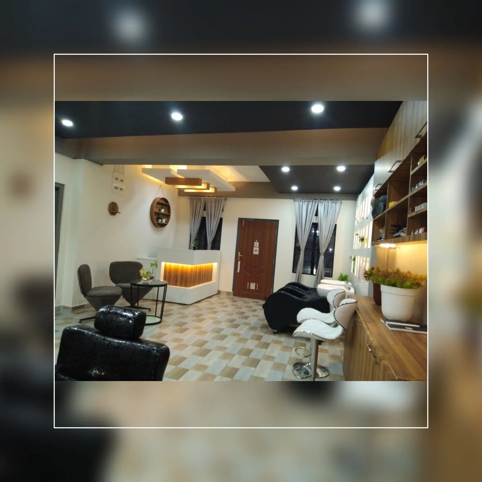 Varte Premier Salon