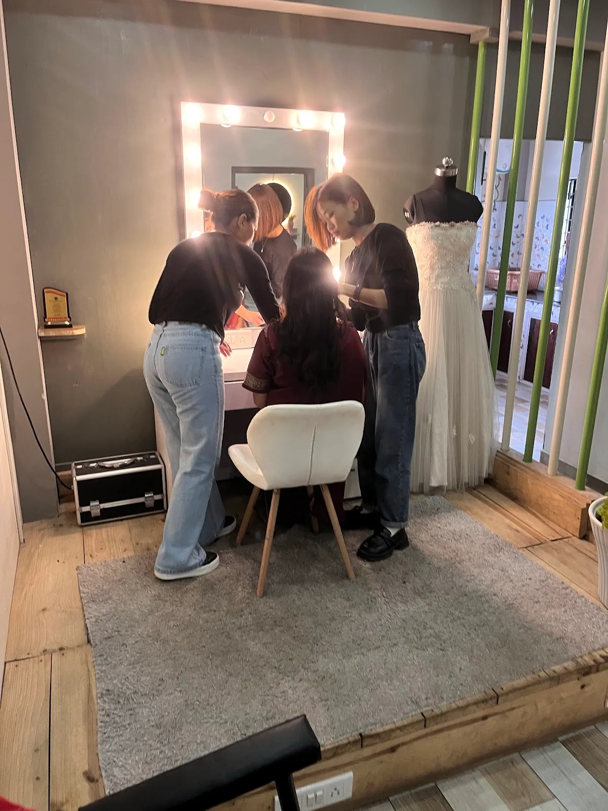 Varte Premier Salon