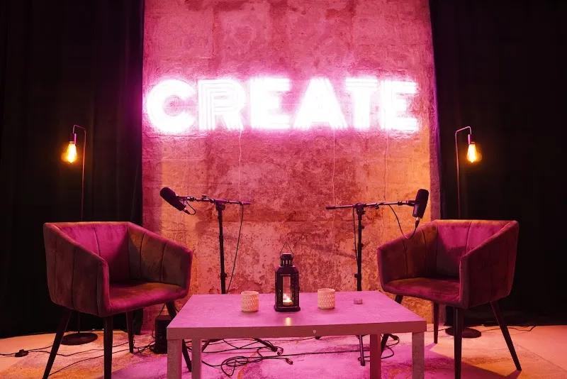 Podspace Paris - Montmartre | Studio d'enregistrement de podcast vidéo & création de contenu
