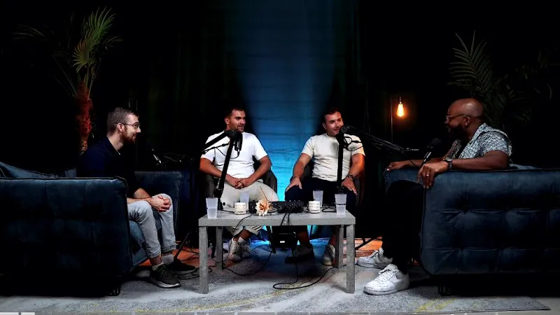 Podspace Paris - Montmartre | Studio d'enregistrement de podcast vidéo & création de contenu