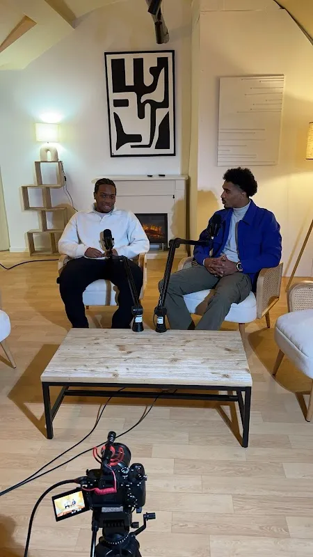 Podspace Paris - Montmartre | Studio d'enregistrement de podcast vidéo & création de contenu