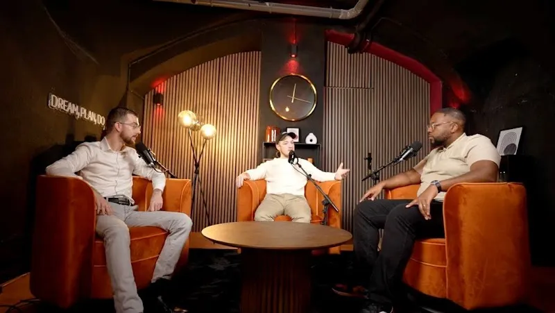 Podspace Paris - Montmartre | Studio d'enregistrement de podcast vidéo & création de contenu