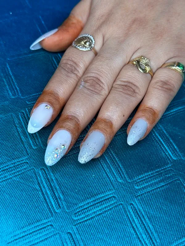 Qualita Salon Unisex Beauty Salon in Mulund west | Best Hair Colour, Hair Stylist & Nail art Salon Near me Yogi hills