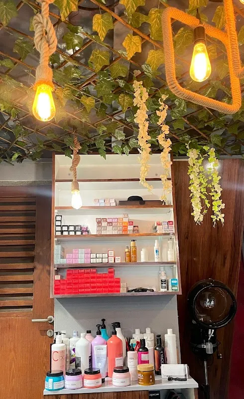 Qualita Salon Unisex Beauty Salon in Mulund west | Best Hair Colour, Hair Stylist & Nail art Salon Near me Yogi hills