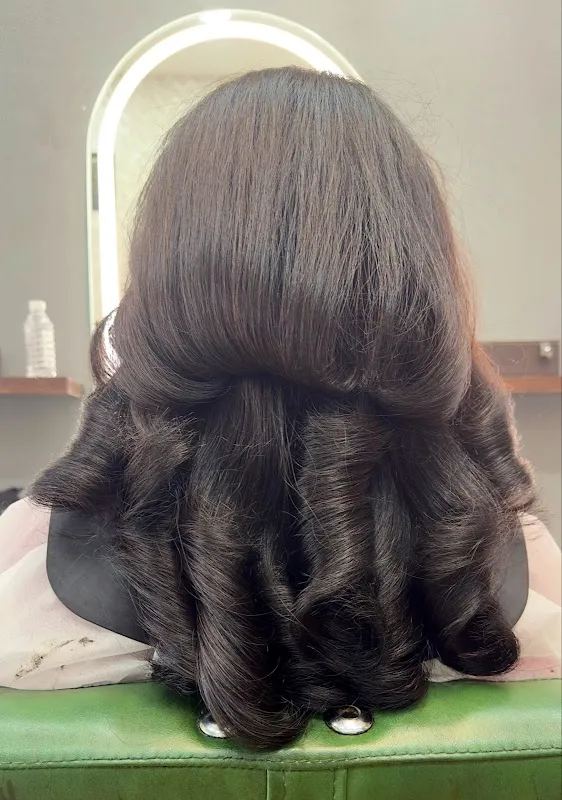 Qualita Salon Unisex Beauty Salon in Mulund west | Best Hair Colour, Hair Stylist & Nail art Salon Near me Yogi hills