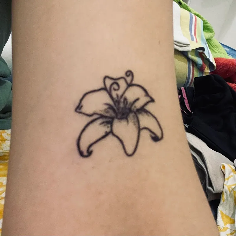 Travellers Ink - Best Tattoo Artists in South Mumbai, Piercing Studio & Laser Services, call to book your appointment now.