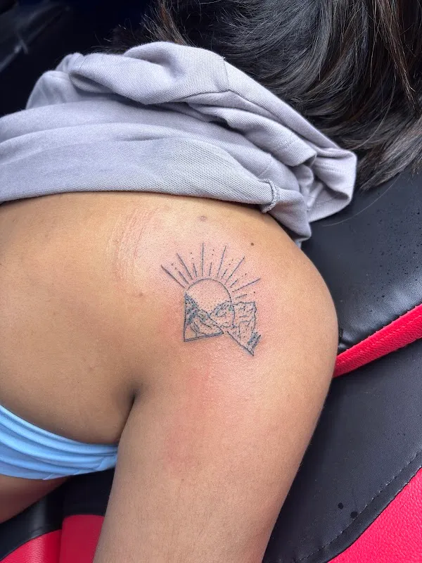 Travellers Ink - Best Tattoo Artists in South Mumbai, Piercing Studio & Laser Services, call to book your appointment now.