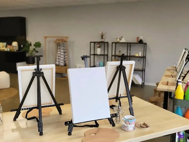 THE CANVAS. ART STUDIO