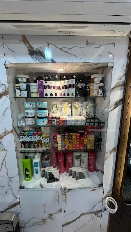 BE U - An Unisex Salon