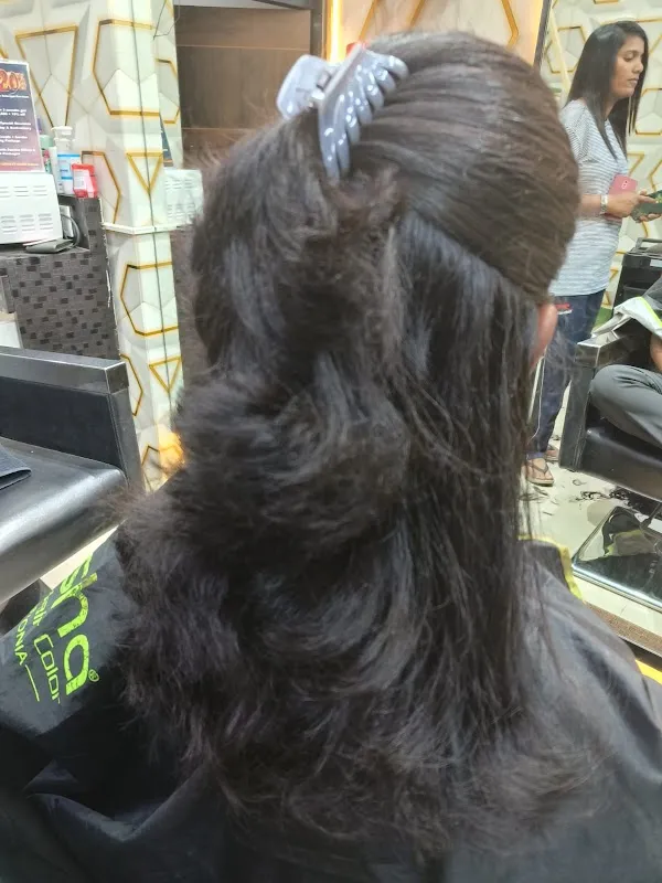 VRoyal The Family Salon