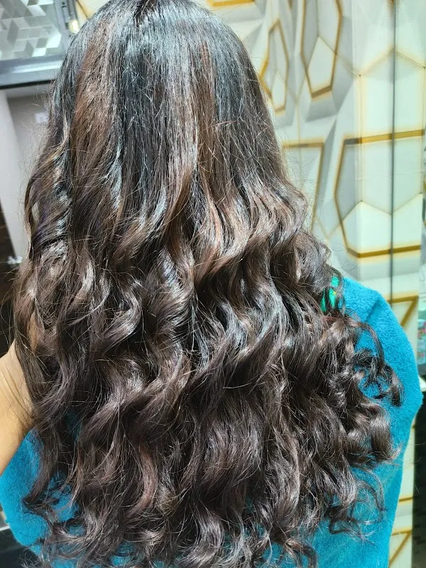 VRoyal The Family Salon