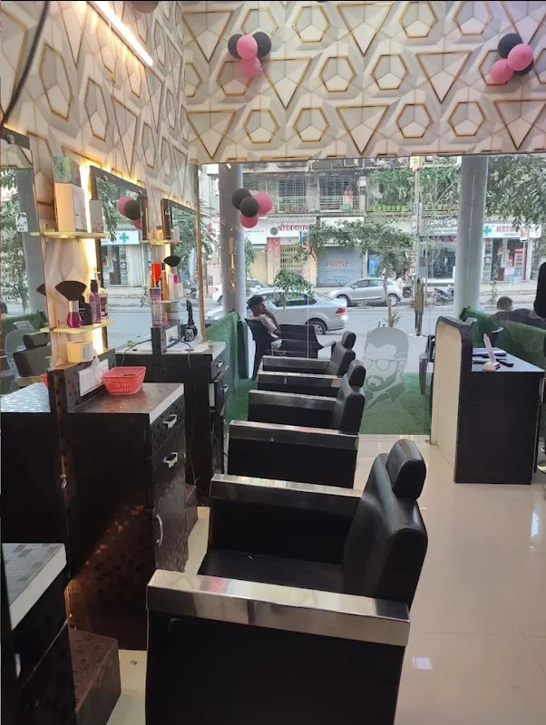 VRoyal The Family Salon