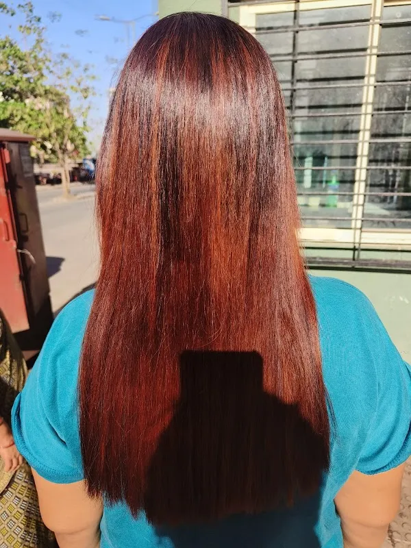 VRoyal The Family Salon