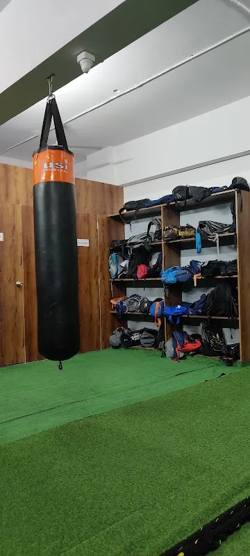 19 Hours Fitness - Biggest gym in virar west