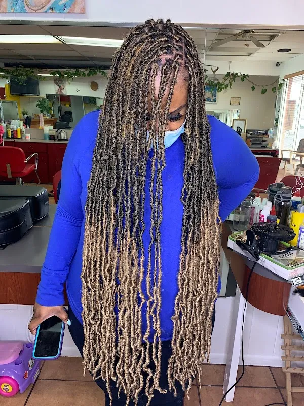Akaish Styles and Beauty