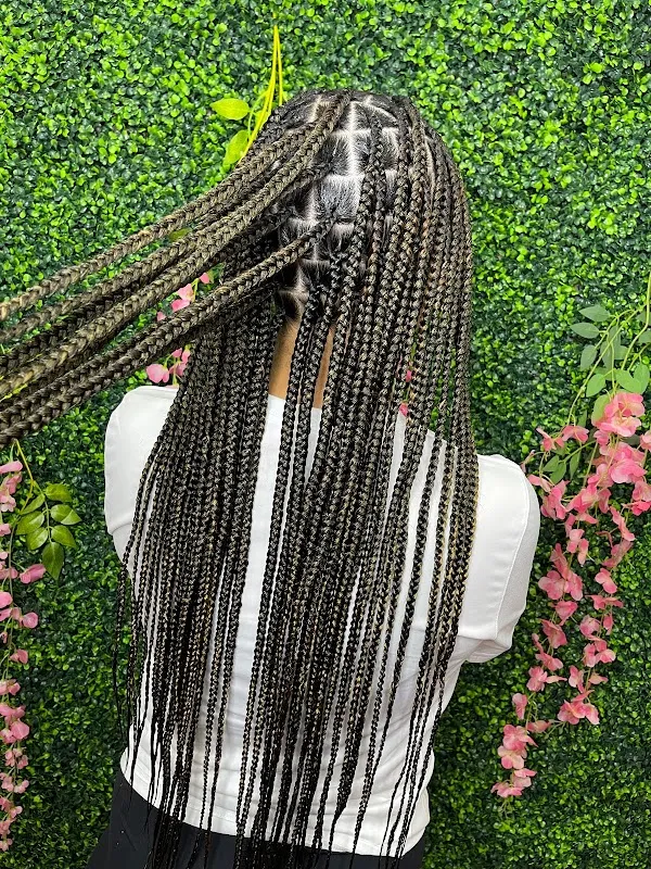 Akaish Styles and Beauty