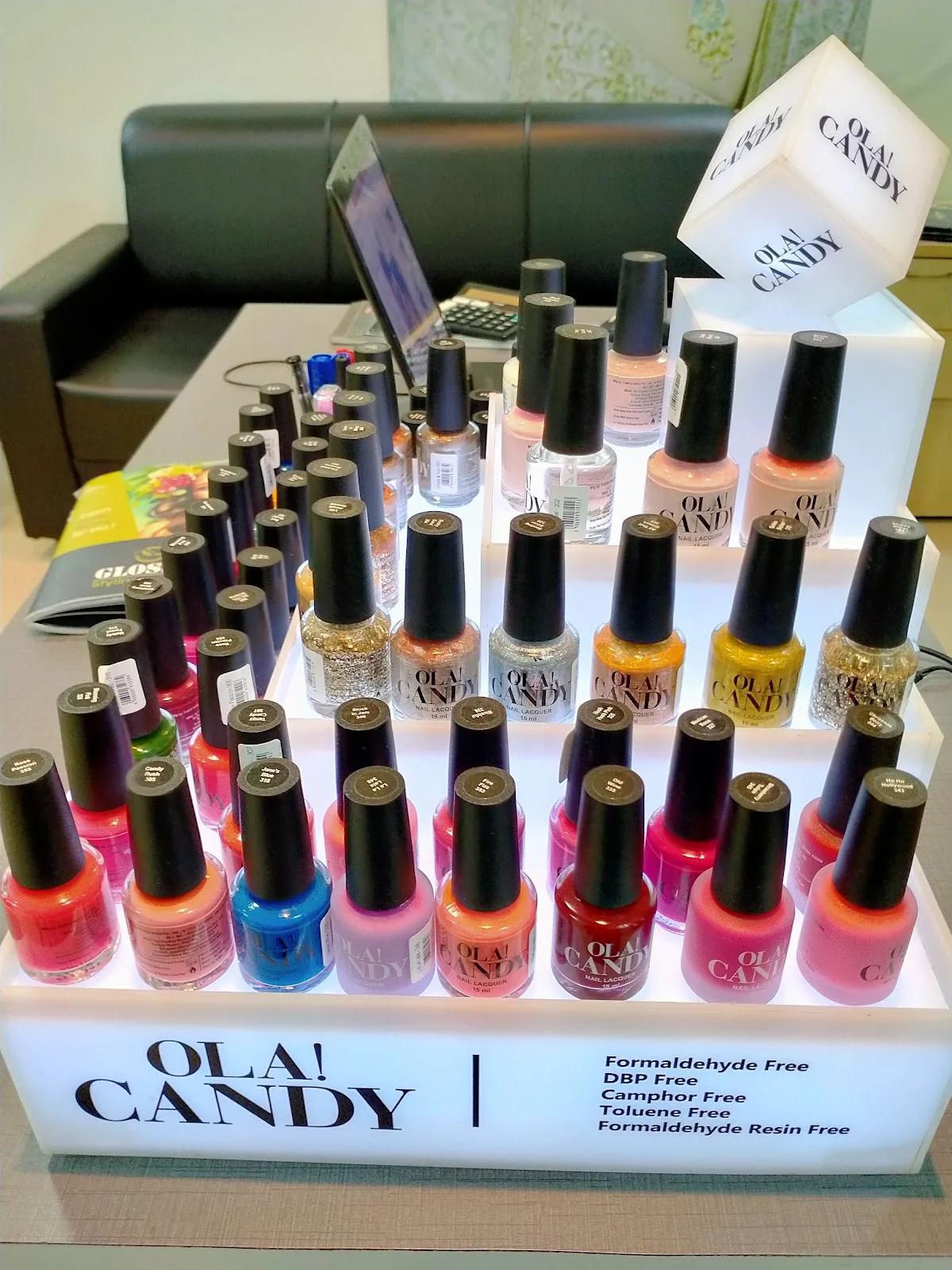 GLOSSY STYLING STUDIO
