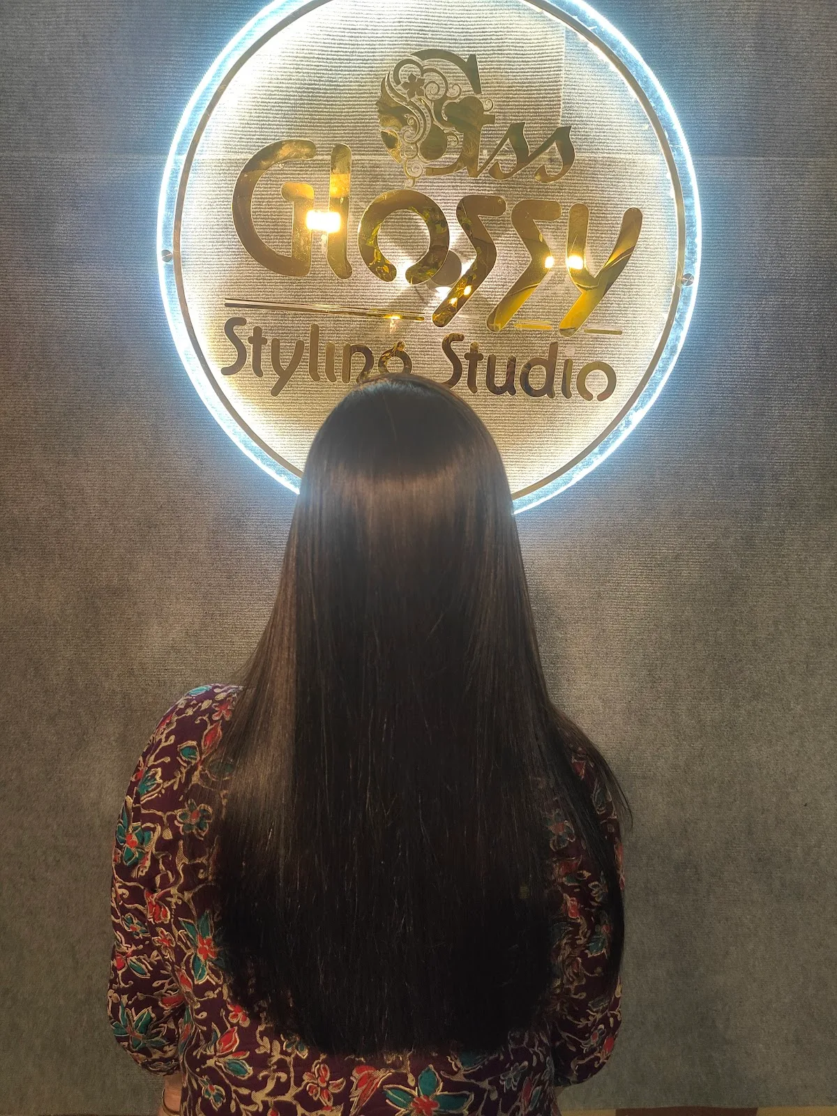GLOSSY STYLING STUDIO
