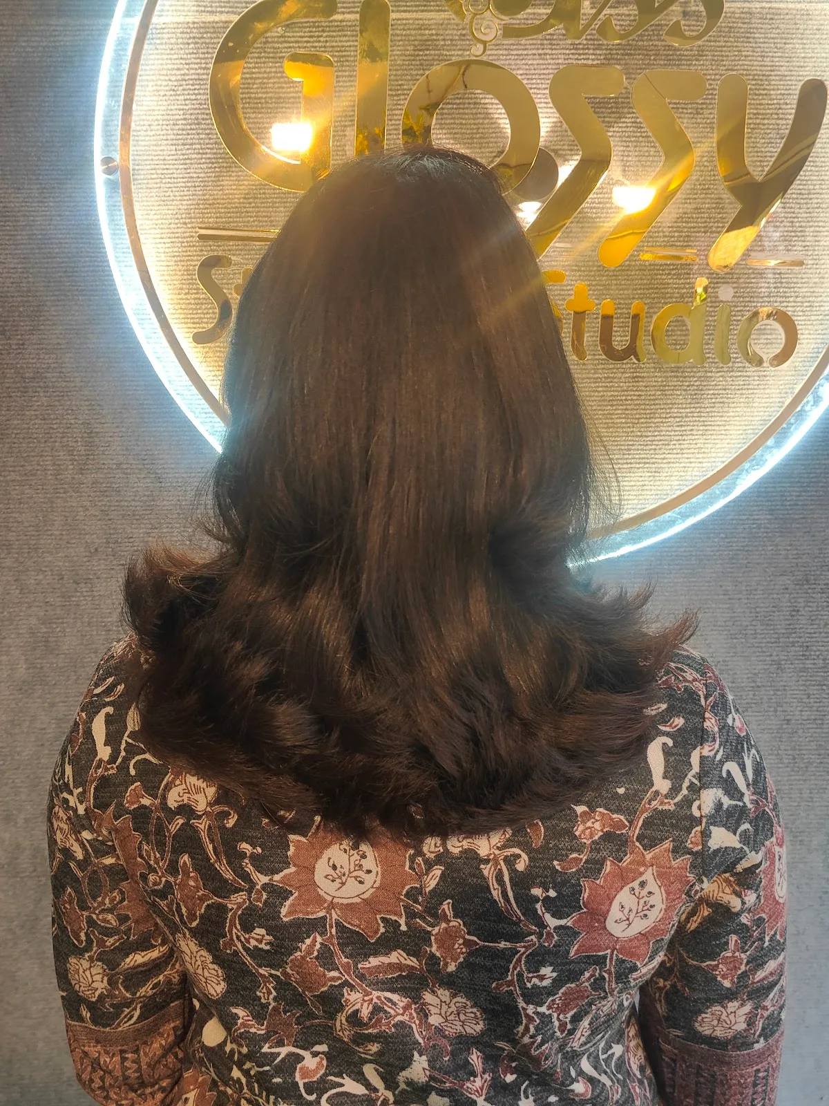 GLOSSY STYLING STUDIO