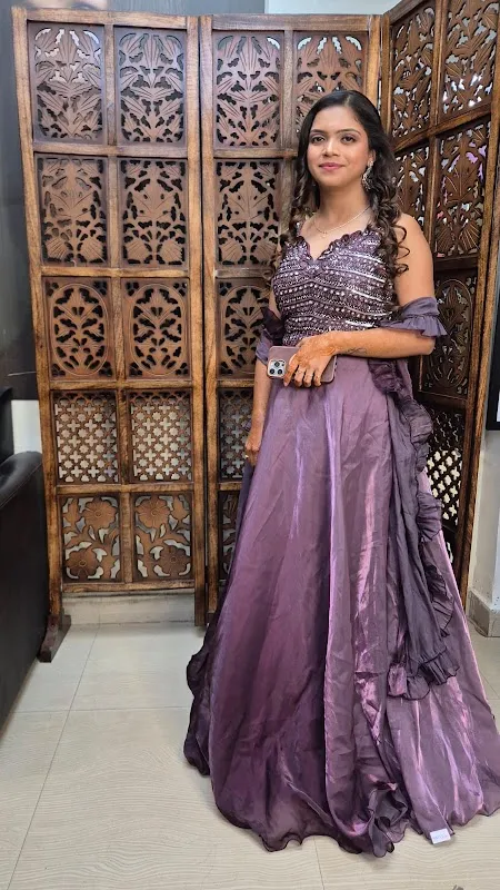 4season unisex salon- Best makeup salon, Best Straightening Salon, Best Keratin Salon in Bhubaneswar.