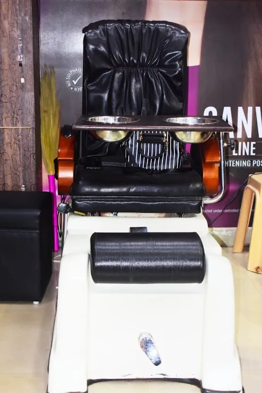 4season unisex salon- Best makeup salon, Best Straightening Salon, Best Keratin Salon in Bhubaneswar.