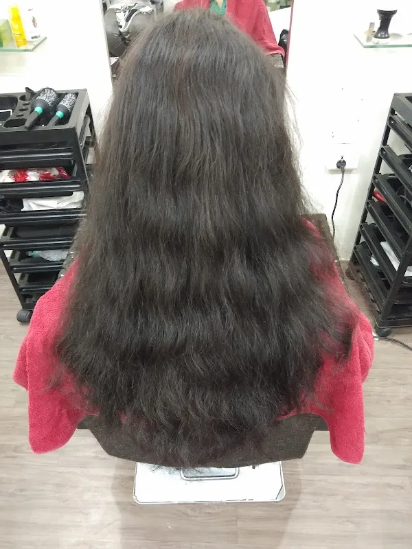 4season unisex salon- Best makeup salon, Best Straightening Salon, Best Keratin Salon in Bhubaneswar.