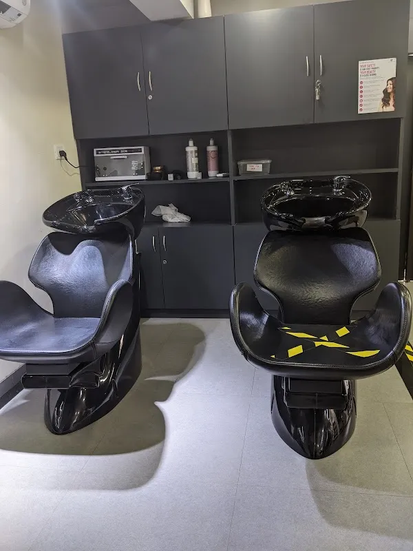 Lakme Salon For Him and Her in Devi Das Lane,Borivali,Mumbai