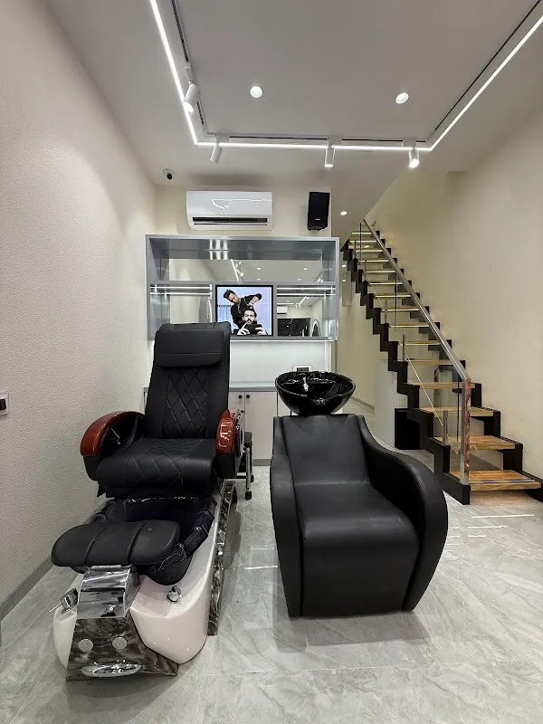 Divas & Dudes Luxury Salon