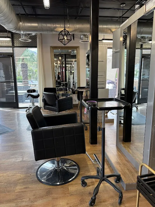 Roots & Mane Hair Studio
