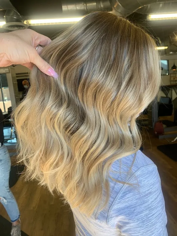 Roots & Mane Hair Studio