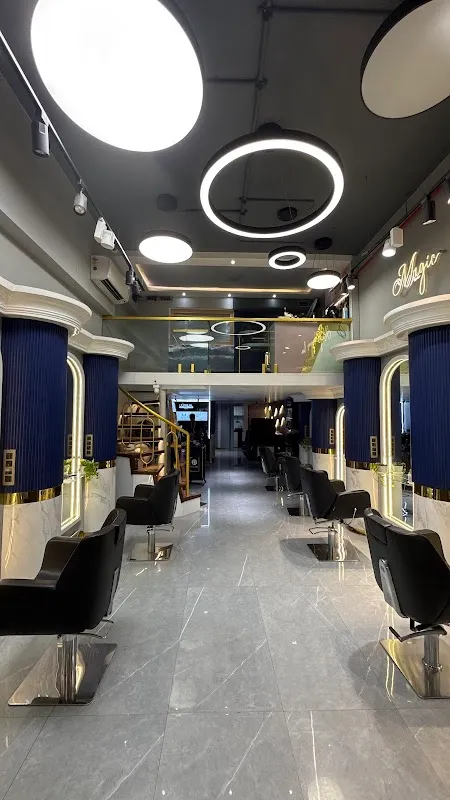 DI CLASSE FAMILY SALON & ACADEMY
