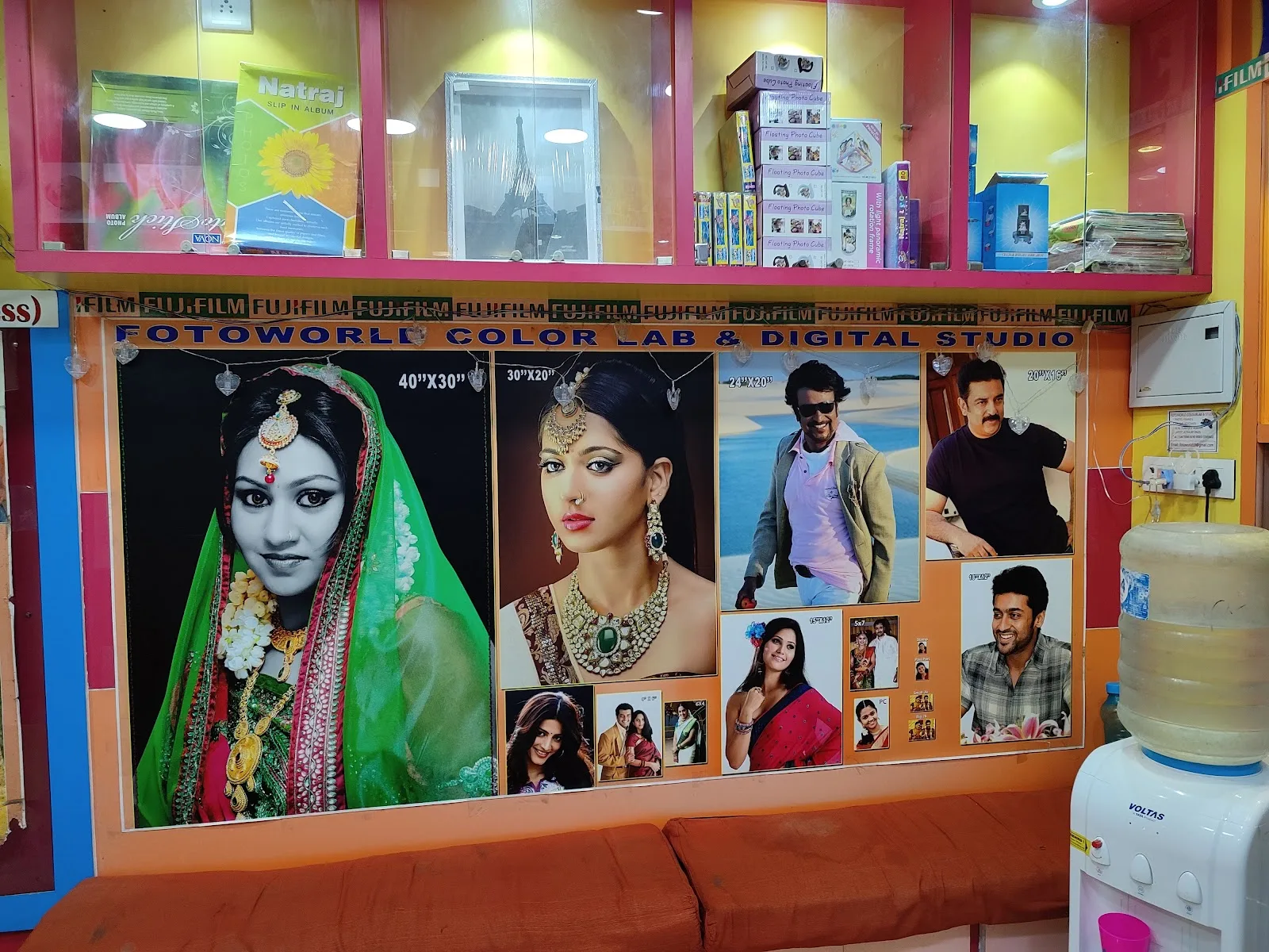 FOTO WORLD COLOUR LAB & STUDIO