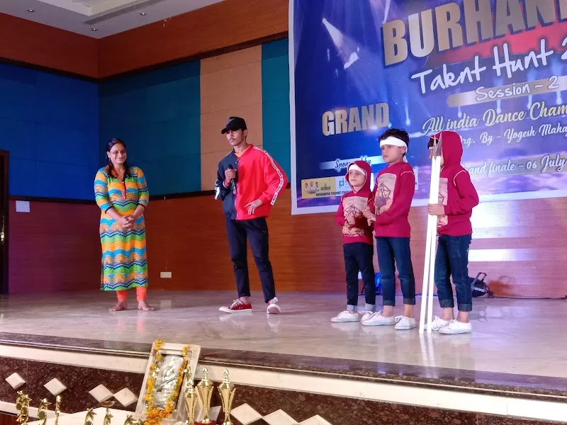 dazzle dance studio jalgaon
