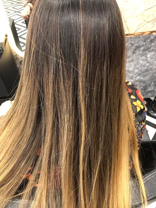 Glow 365 Hair Nails Beauty And Makeup Unisex Salon