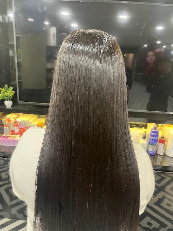 Glow 365 Hair Nails Beauty And Makeup Unisex Salon