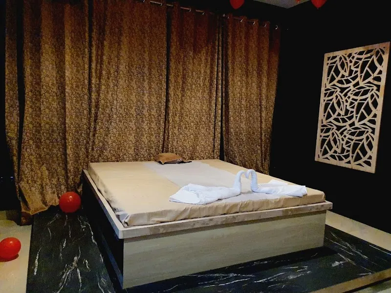 Float and fly saloon and spa