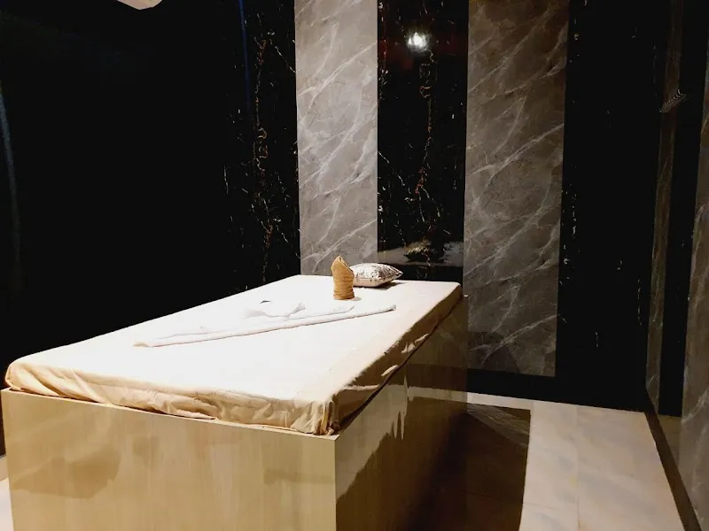 Float and fly saloon and spa