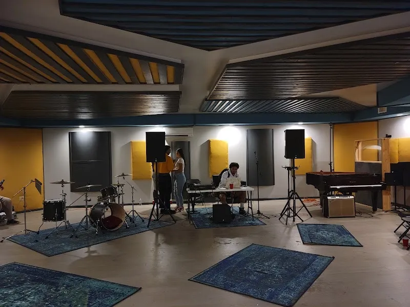 HI-Five Studio