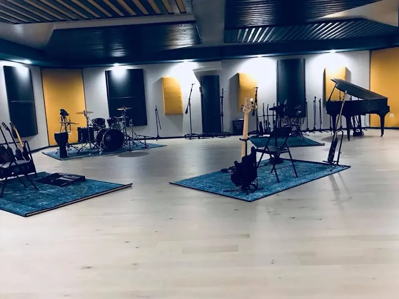 HI-Five Studio