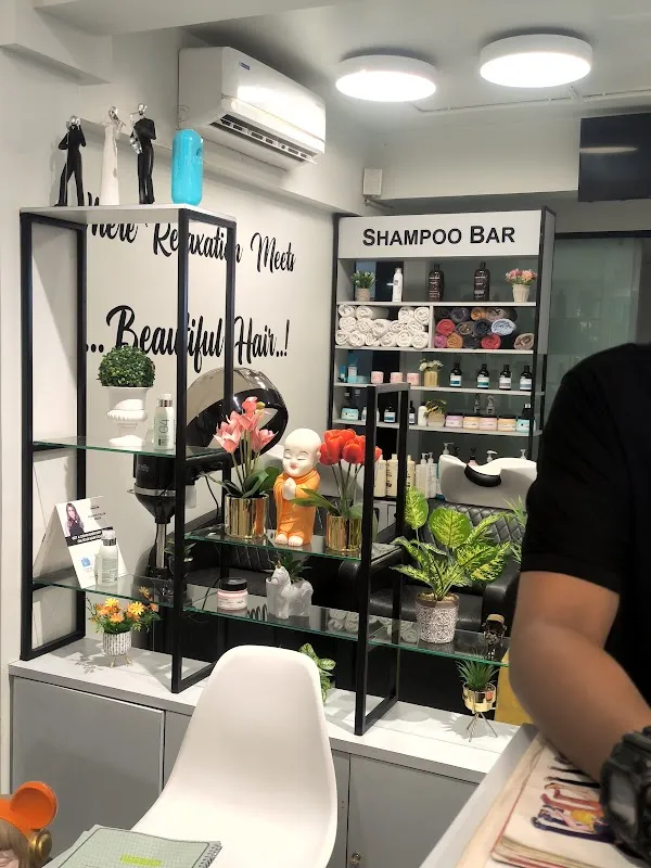 𝗝 𝗦𝗮𝗹𝗼𝗻-Best Hair Treatment/Best Makeup Artist/Best Hair stylist/Unisex Salon/Best Female Salon in Latur