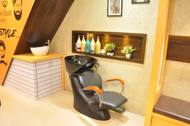 Adhunik Salon Hair Skin & Make-up